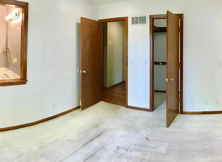 9817 Foster St — Photo 10