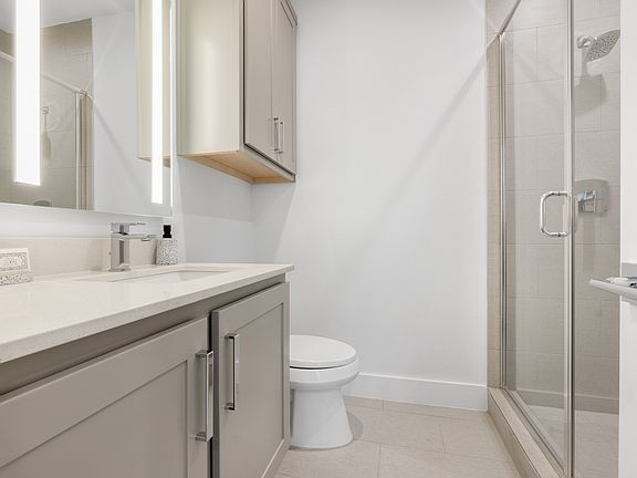 5th image of 3915 N Hall St #305