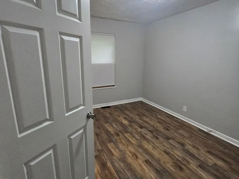 3472 N Dearborn St — Photo 4