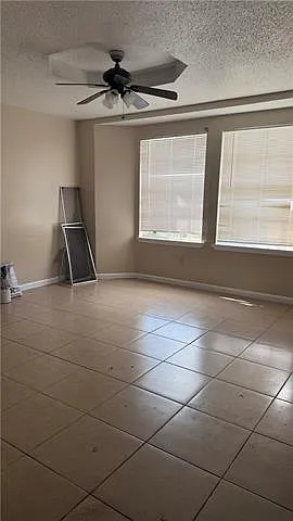 2 bed, 1.0 bath, 982 sqft, $1,400 — Photo 2