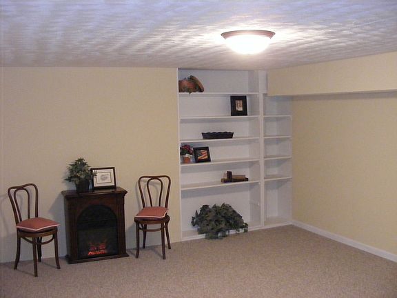 5th image of 38 Stubbs Dr