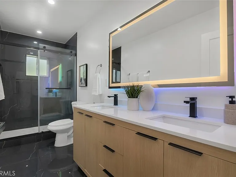 2117 W Clark Ave — Photo 17