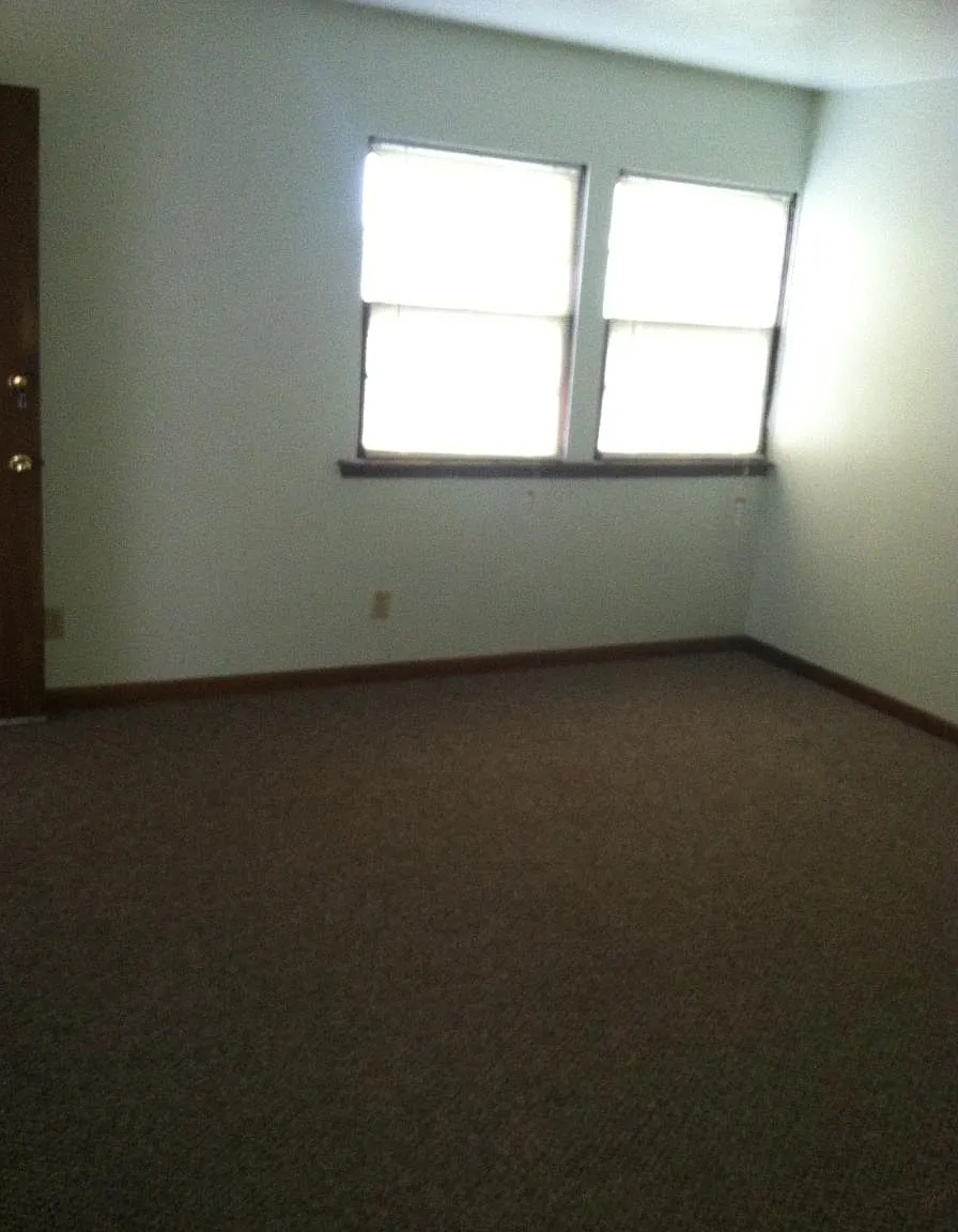 2 bed, 875 sqft, $600 — Photo 2