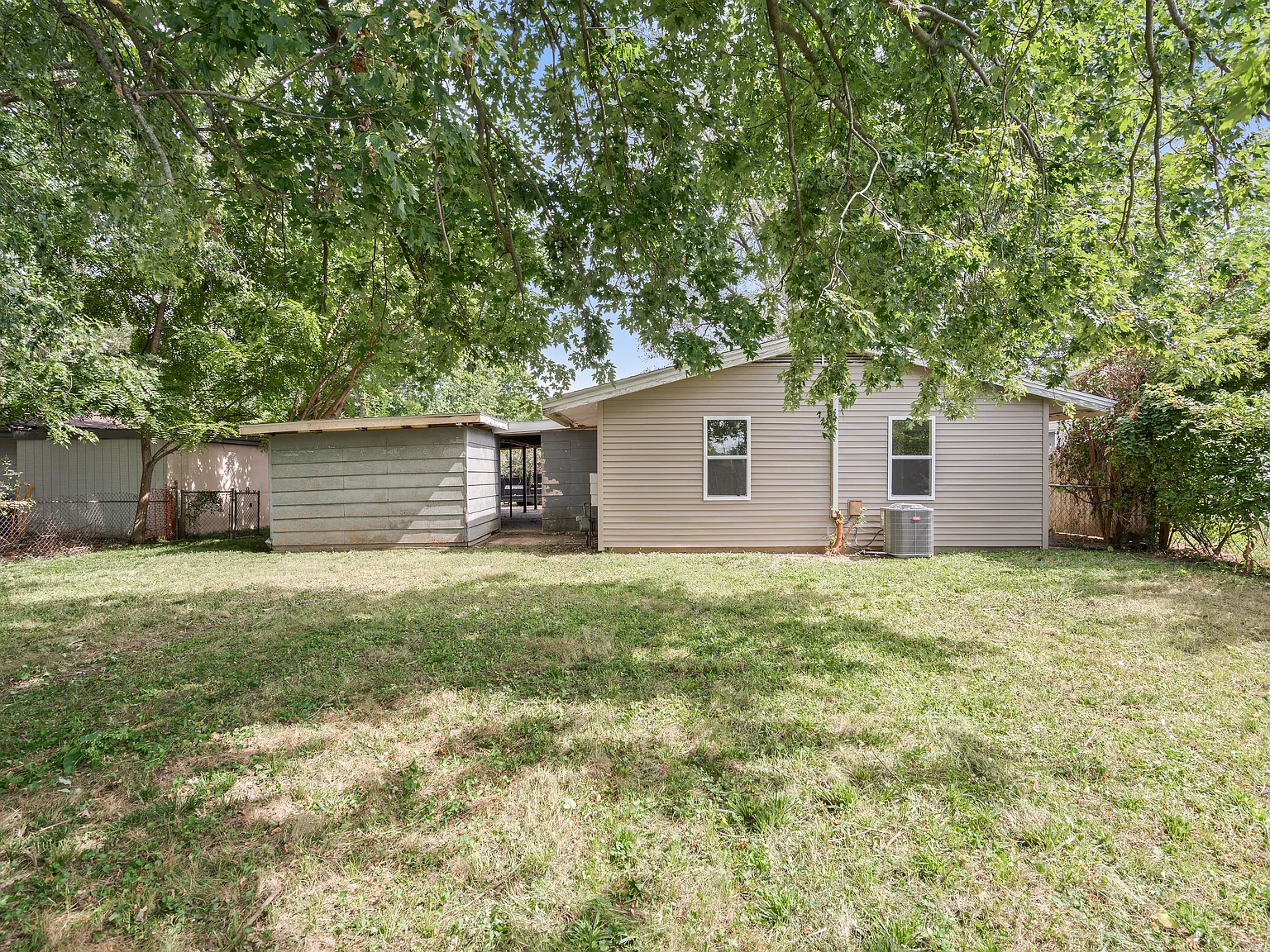 3 bed, 960 sqft, $1,550 — Photo 4