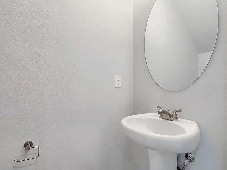 Lincoln Townhomes — Photo 7
