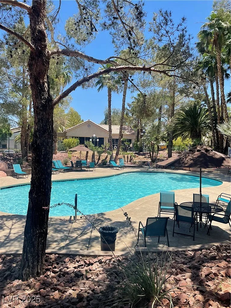 2 bed, 2.0 bath, 987 sqft, $1,400 — Photo 2
