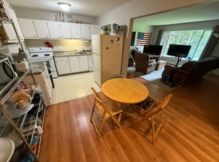 240 Williamsburg Dr APT 3, Thiensville, WI 53092