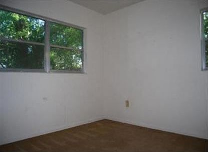 4th image of 425 NE 2nd Ave