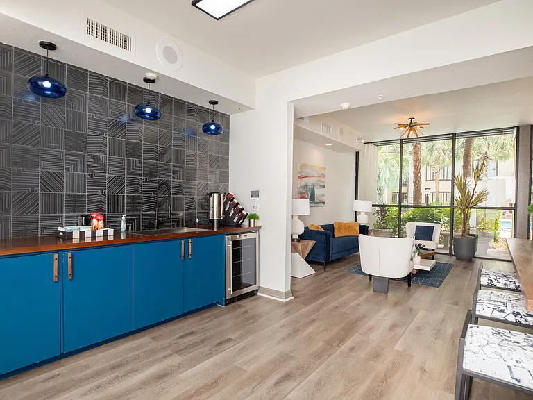 4001 Midtown — Photo 23