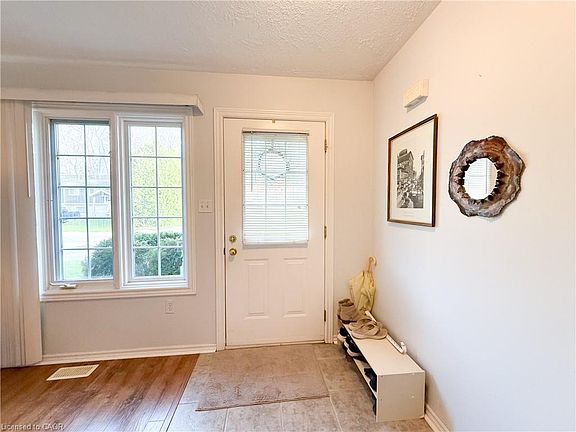 3rd image of 33 A Lingwood Dr