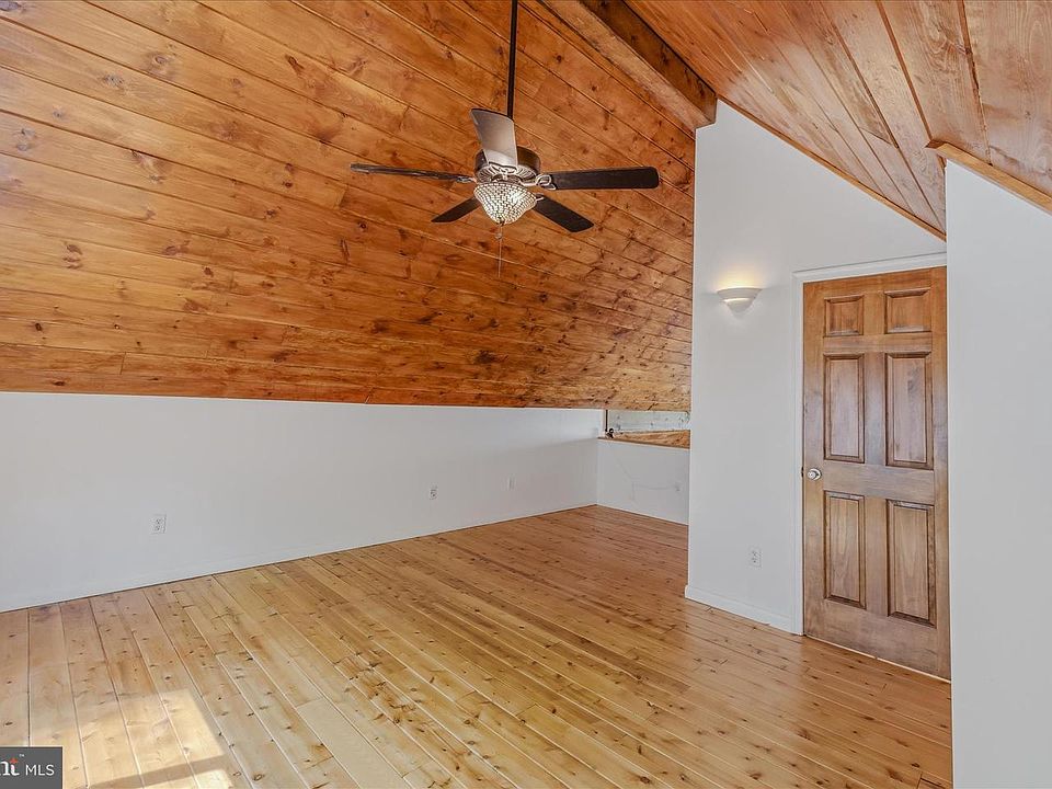 19th image of 494 Glenwood Ln
