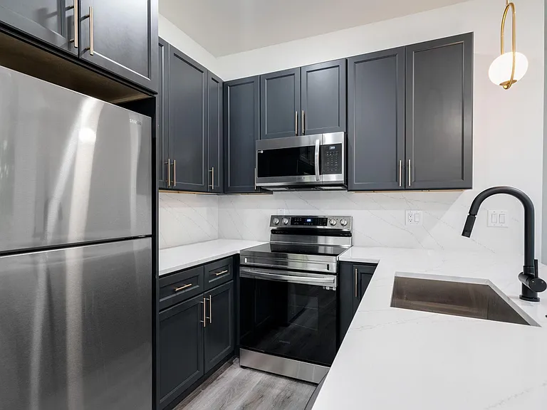 4735 Hazel Ave #2R — Photo 2
