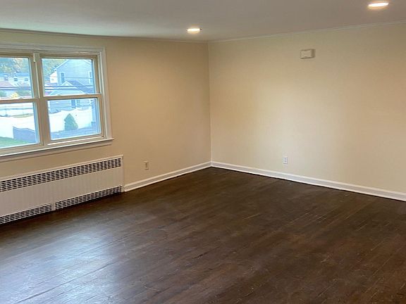 5th image of 274 Ronkonkoma Ave