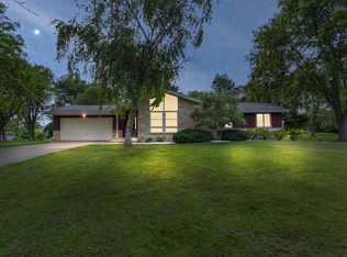 2179 Ridgewood Rd, Grafton, WI 53024
