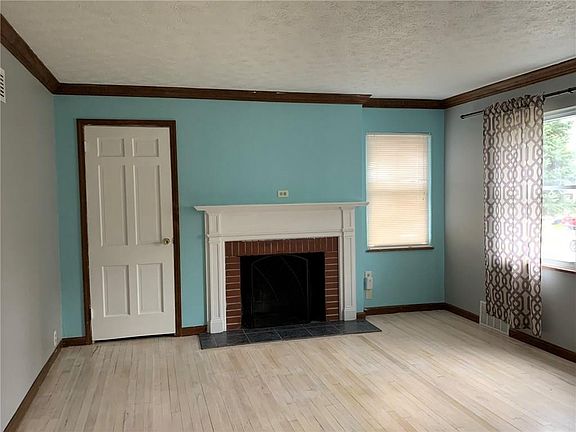 3rd image of 313 Dawnview Ave