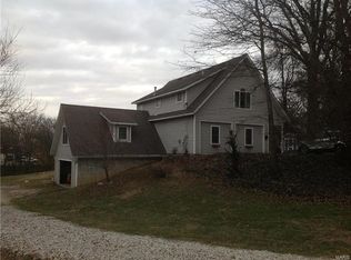 1005 W Pearl St, Staunton, IL 62088