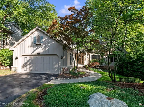 4904 Woodcliff Hill Rd N, West Bloomfield, MI 48323