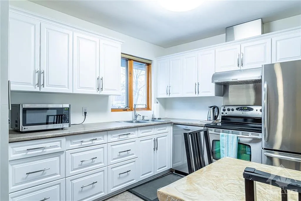 Building Photo - 2458 Kaladar Ave #1
