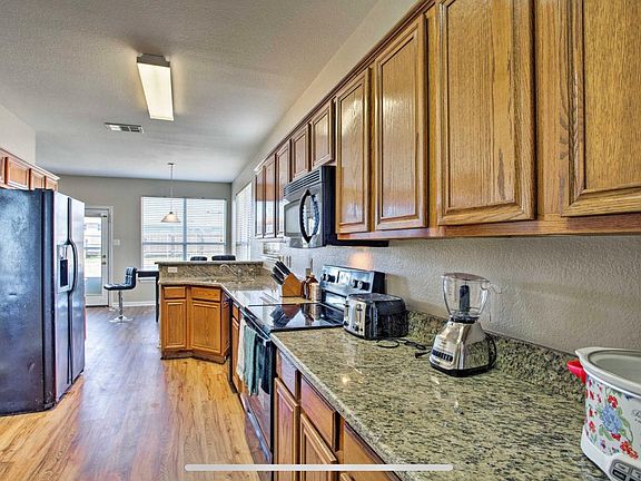 4th image of 211 Marion Dr
