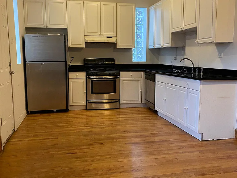 1016 N Hoyne Ave #1 — Photo 5