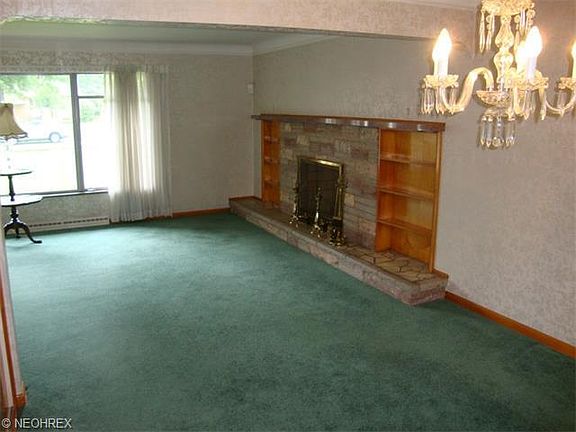 4th image of 22250 Berry Dr