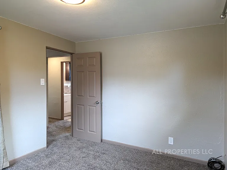 1005 N Newton St — Photo 10