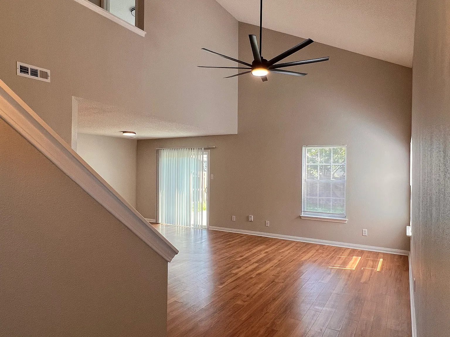 3 bed, 1304 sqft, $1,850 — Photo 1