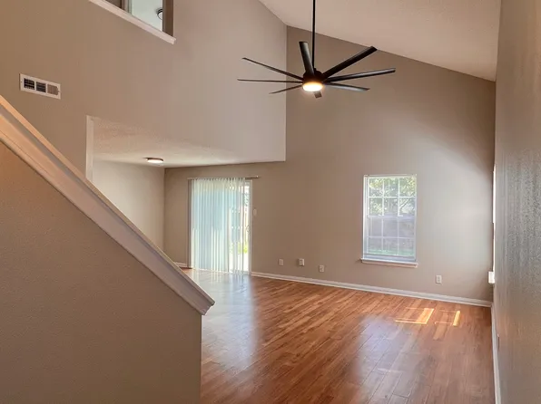 1209 Porchester Ln, Greenwood, IN 46143