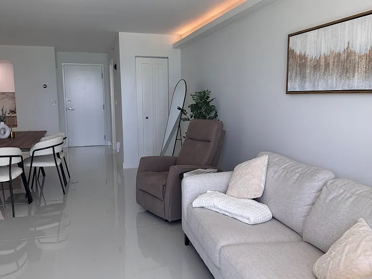 6917 Collins Ave #411 — Photo 8