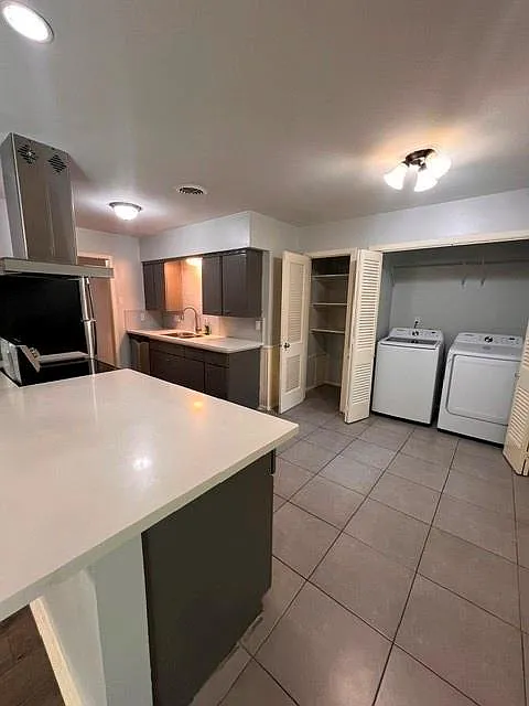 3 bed, 2.0 bath, 1595 sqft, $2,300 — Photo 4