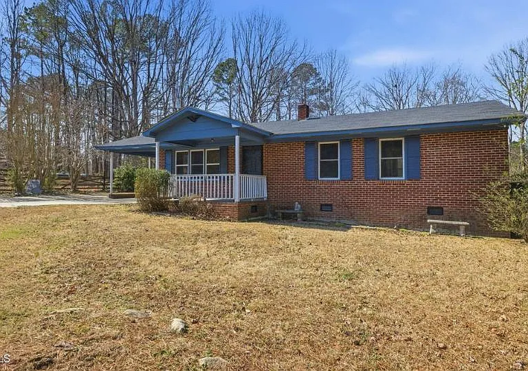 103 Southwood Dr — Photo 2