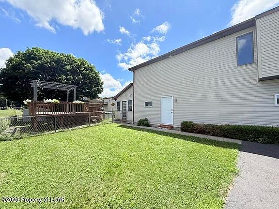 4th image of 960 N Manhattan Ct