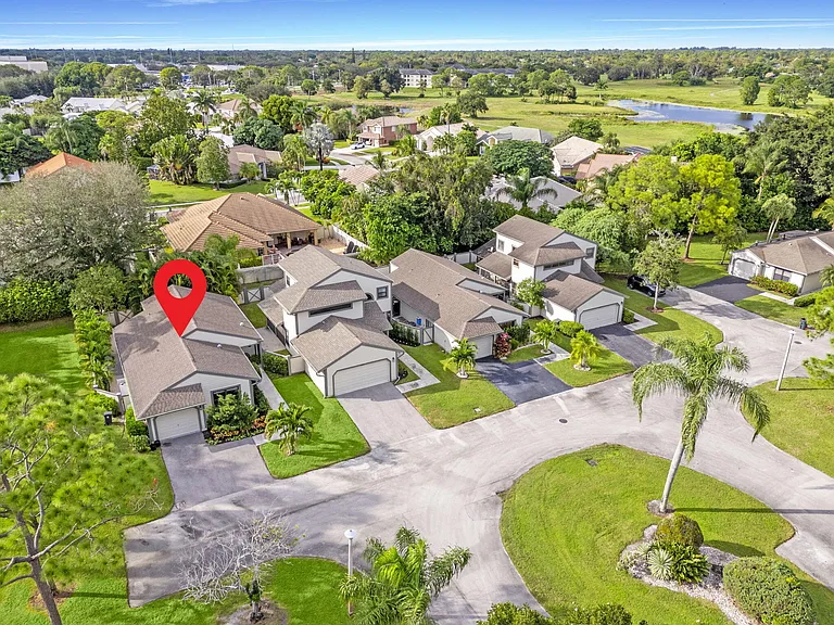 2474 Bedford Mews Dr — Photo 42