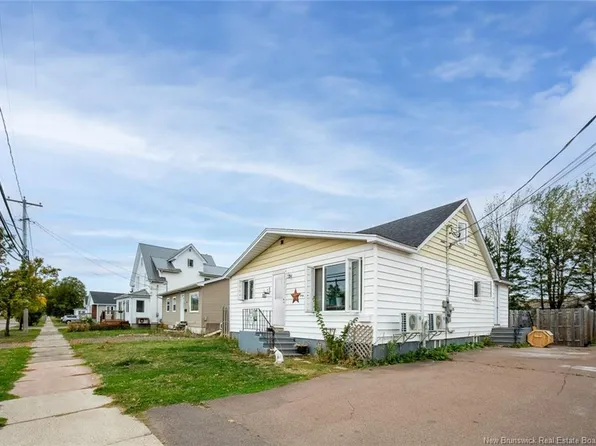 41 Vail St, Moncton, NB E1A 3L2