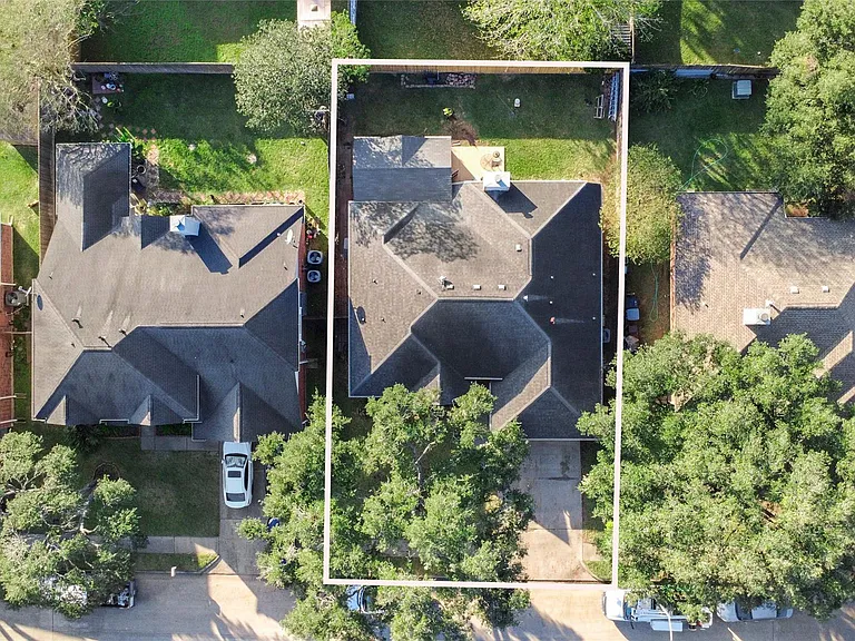 1419 Hudgens Ave — Photo 3