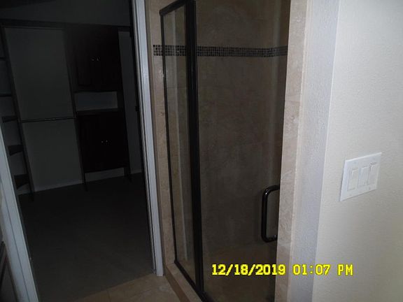 4th image of 391 Oxford St