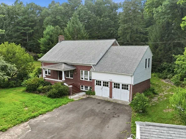 303 E State St, Granby, MA 01033