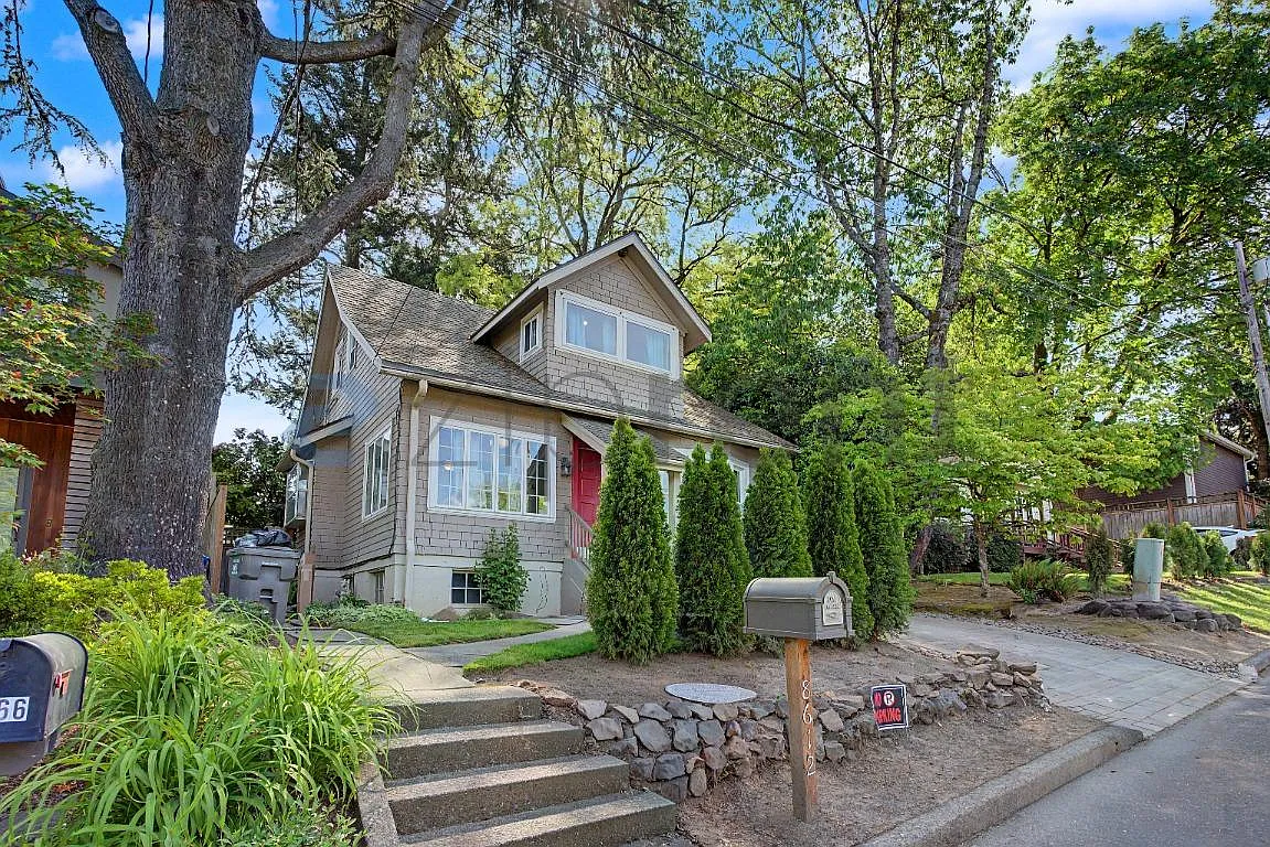 Building Photo - 8612 SW 20th Ave