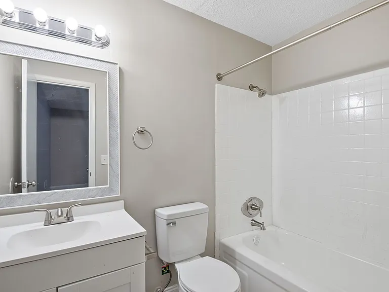 Arbor Landing Apartments — Photo 23