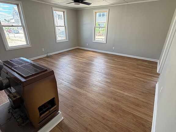 5th image of 71 Stewart St APT 1