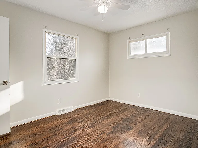 3604 E 61st St — Photo 22