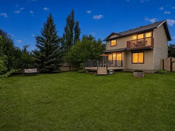 20 W Chapman Ct SE, Calgary, AB T2X 3S8