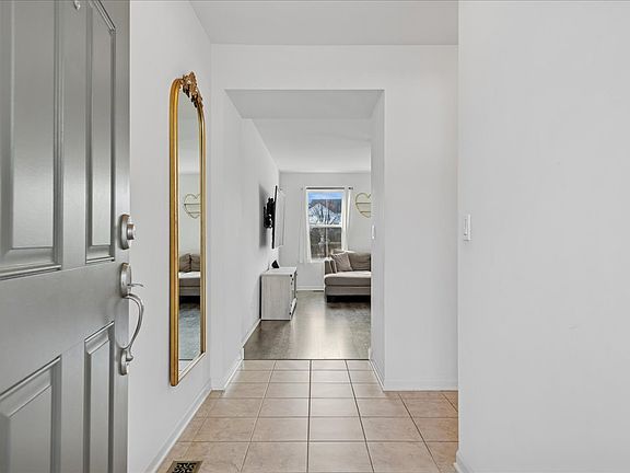 2nd image of 1488 Yosemite Cir