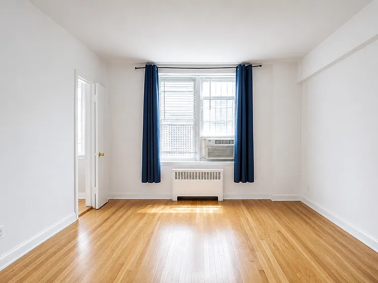 340 E 58th St #2B — Photo 1