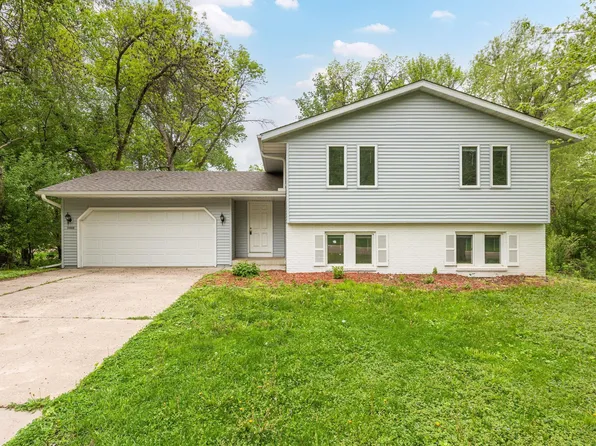 5440 Wedgewood Dr, Shorewood, MN 55331