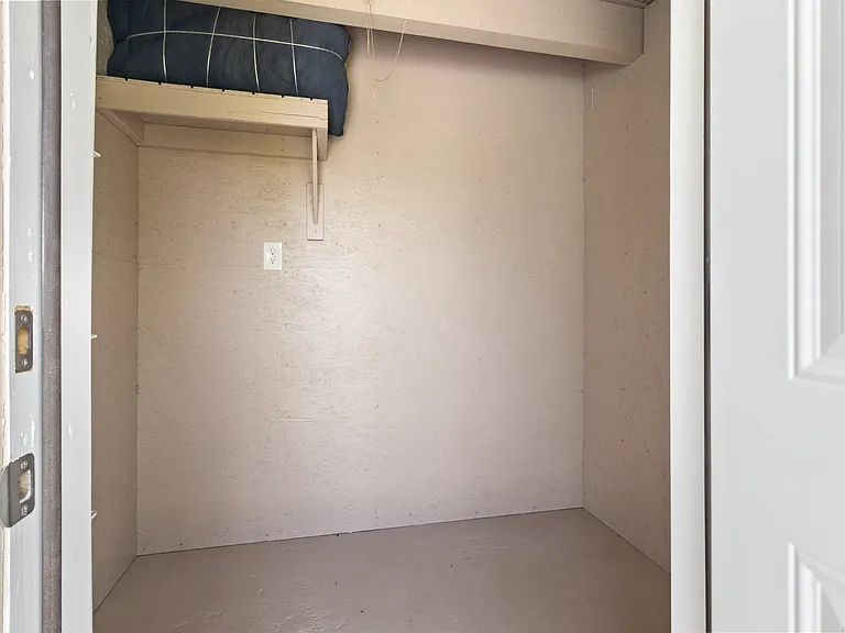 22312 Lasalle Rd — Photo 39