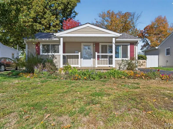 329 Hillcrest Blvd, Ballwin, MO 63021