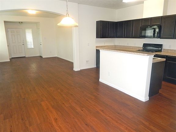 4th image of 8731 Doskocil Dr