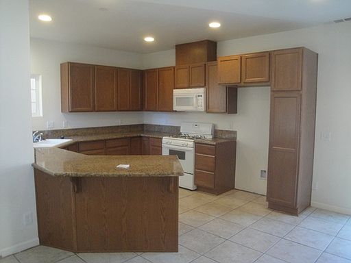 2nd image of 1701 Crabtree Ct