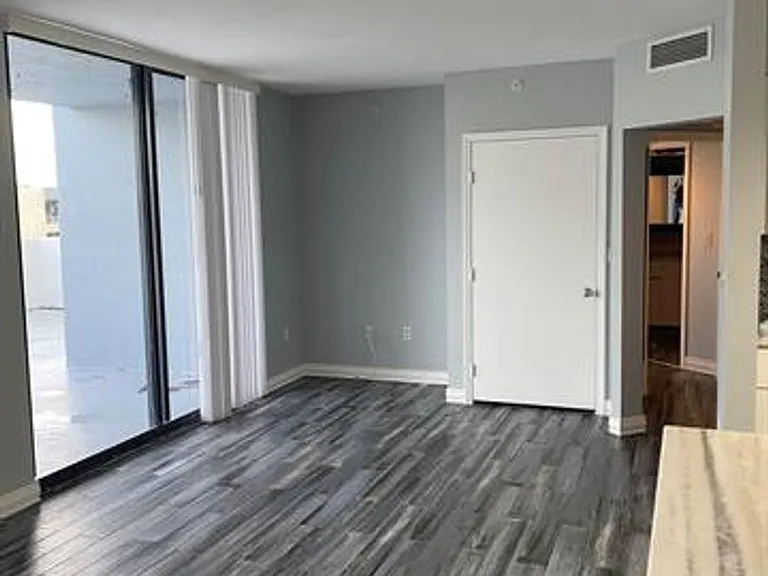 1330 West Ave #CU-403 — Photo 3